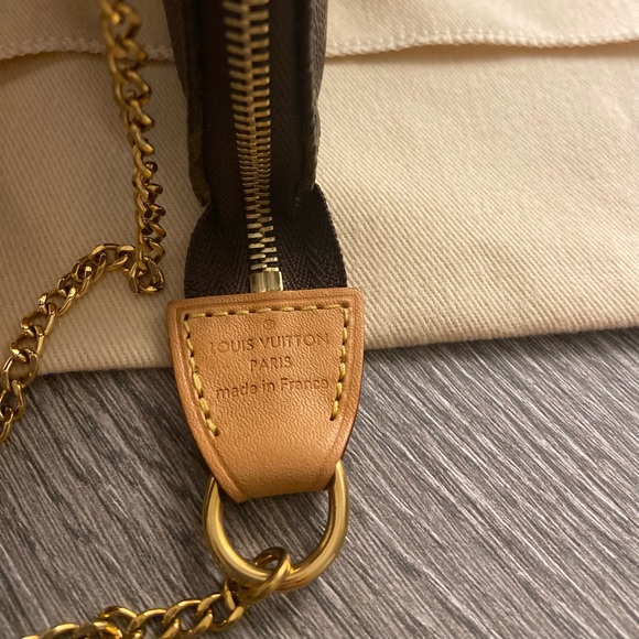 Louis Vuitton Mini Pochette AUTHENTIC/ NO FLAWS - Picture 6 of 15